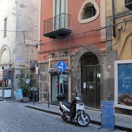 Blackwoody Contemporary Rooms - Napoli Centro Storico Via Toledo Extérieur photo