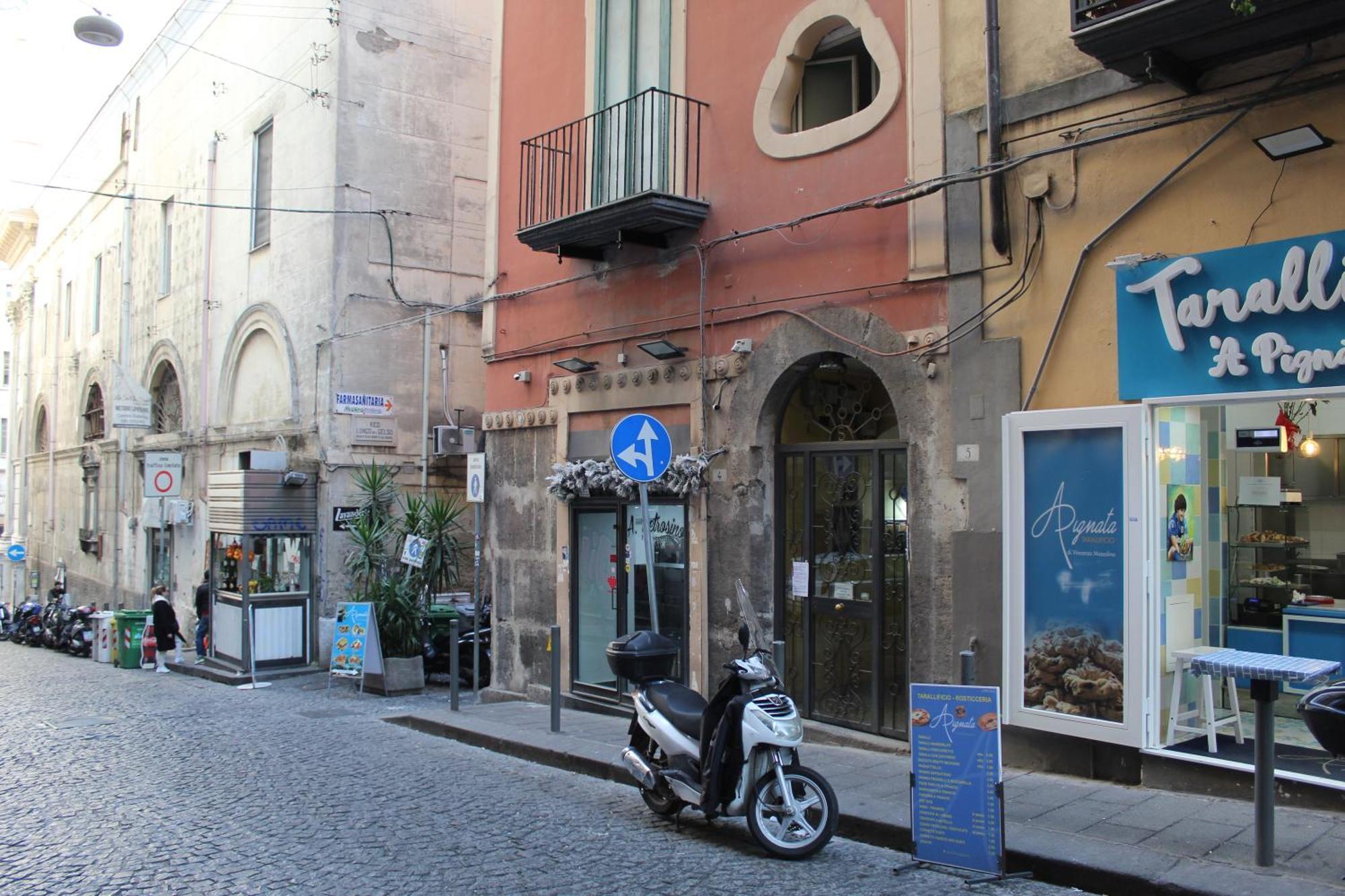 Blackwoody Contemporary Rooms - Napoli Centro Storico Via Toledo Extérieur photo
