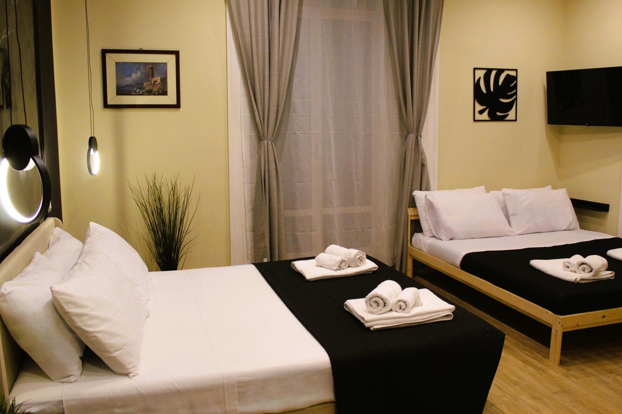 Blackwoody Contemporary Rooms - Napoli Centro Storico Via Toledo Extérieur photo