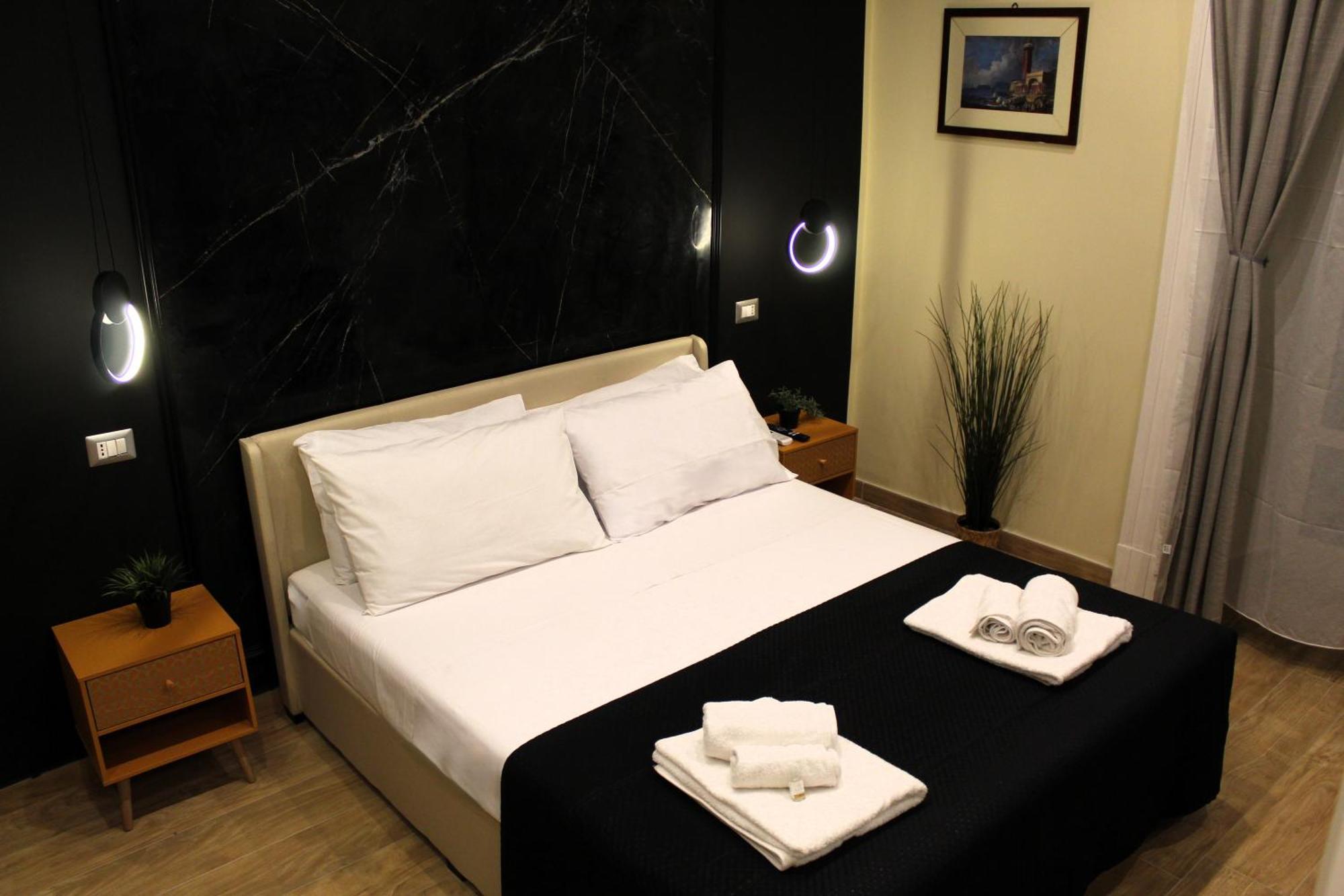 Blackwoody Contemporary Rooms - Napoli Centro Storico Via Toledo Extérieur photo
