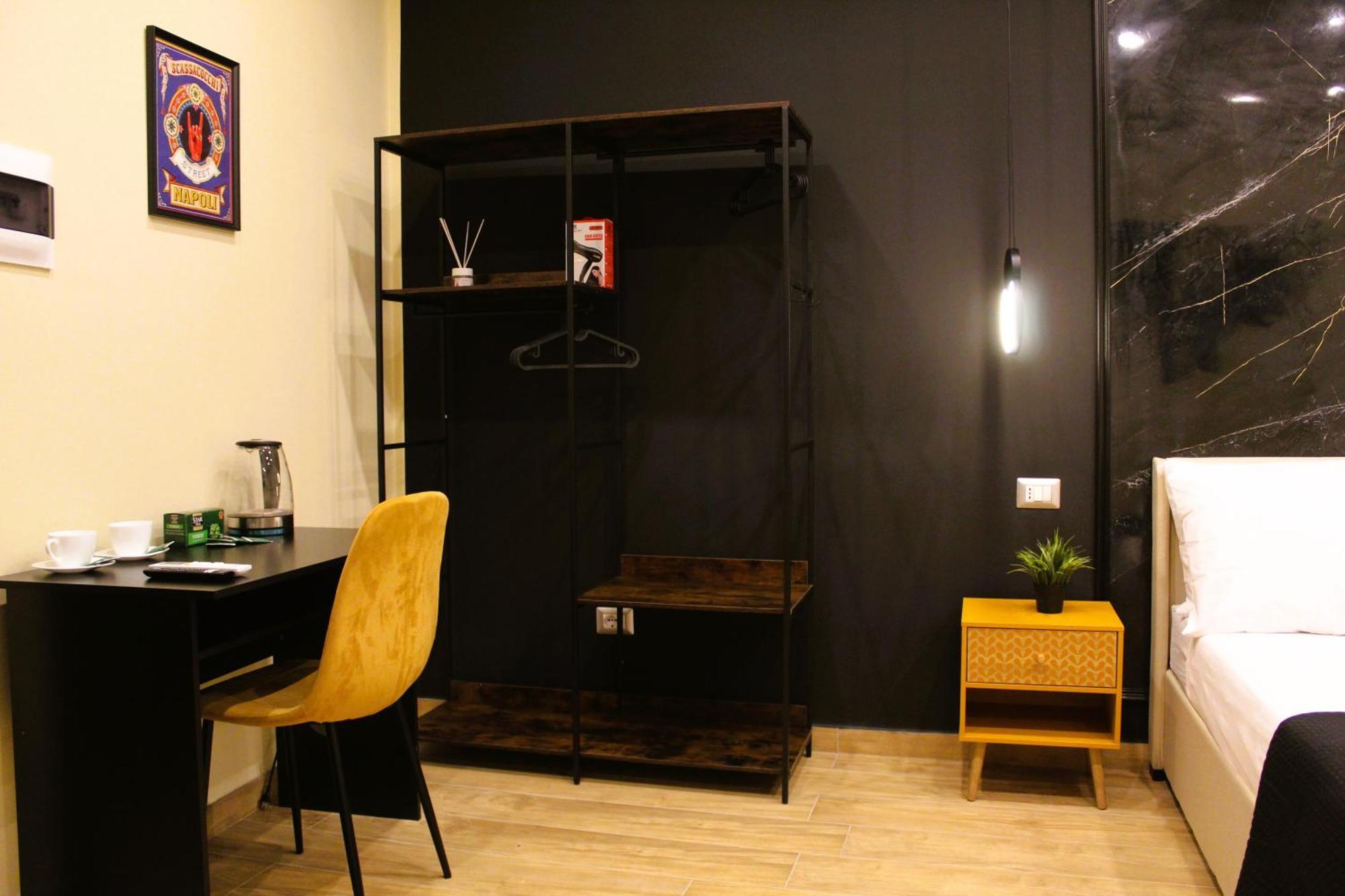 Blackwoody Contemporary Rooms - Napoli Centro Storico Via Toledo Extérieur photo