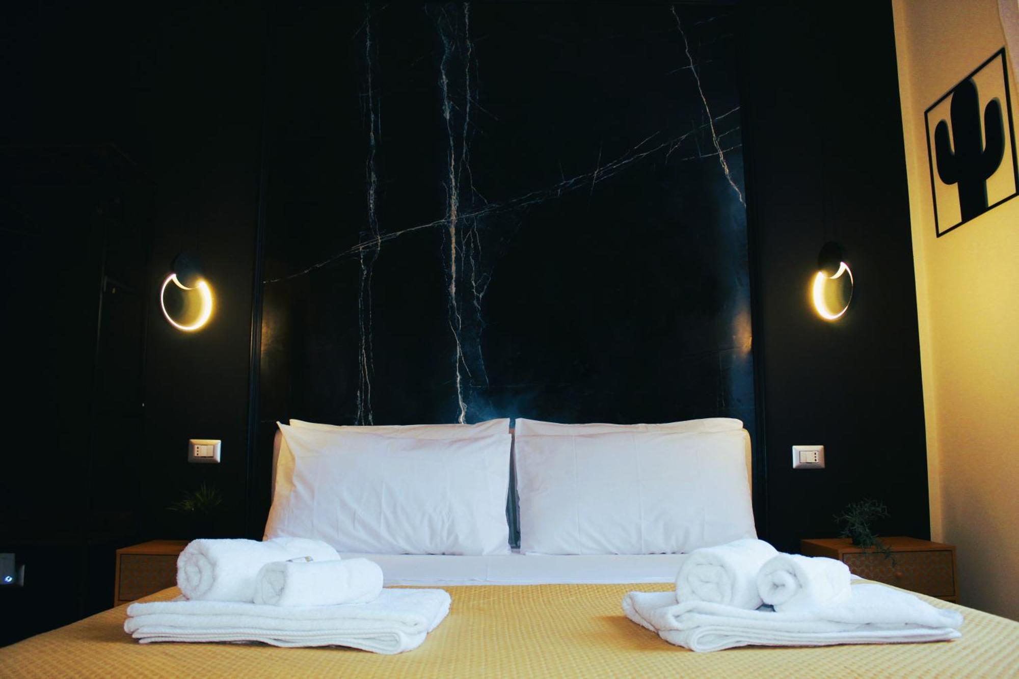 Blackwoody Contemporary Rooms - Napoli Centro Storico Via Toledo Extérieur photo